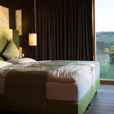 Bett In Der Wies´n, Restaurant Triad Lodge Bad Schönau