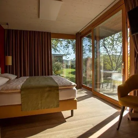 Bett In Der Wies´n, Restaurant Triad Lodge Bad Schönau