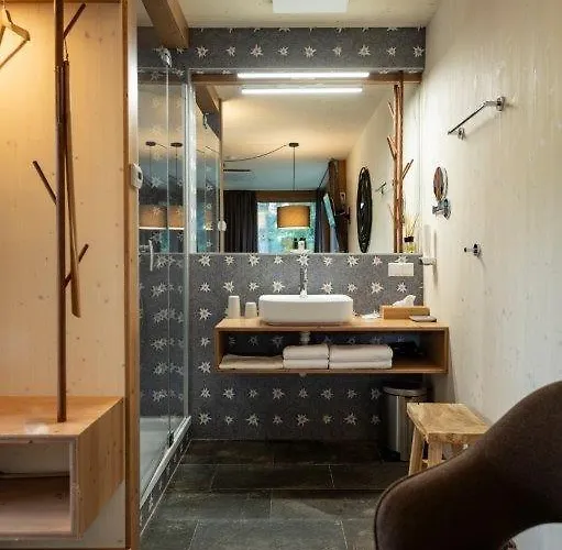 Triad Wiener Alpen Bett Dz אכסניה